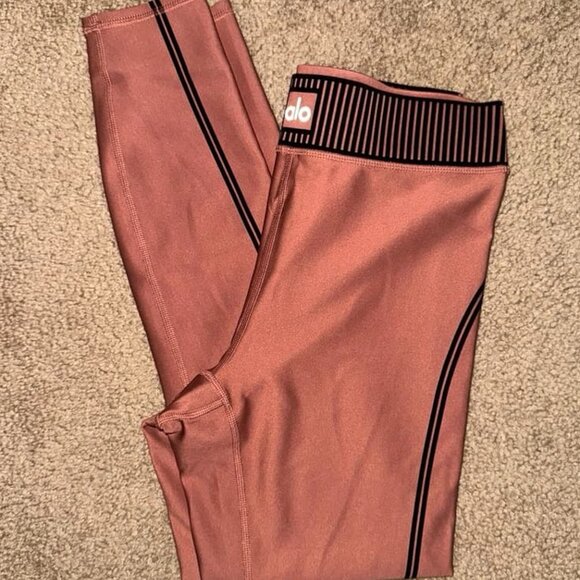 Alo Yoga Set Airlift Line Up Bra And High-Waist 7/8 Line Up Legging Dusty Rose - Picture 6 of 9